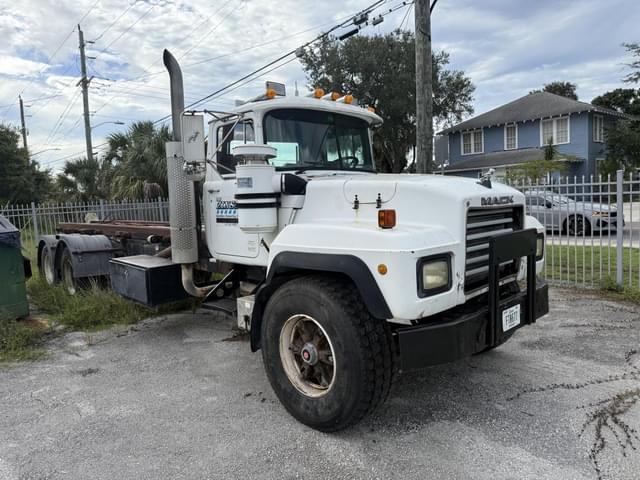 Image of Mack RD600 equipment image 2