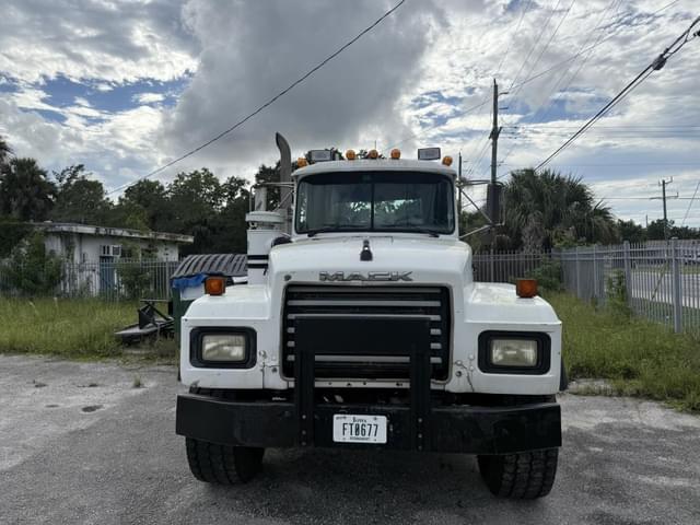 Image of Mack RD600 equipment image 1