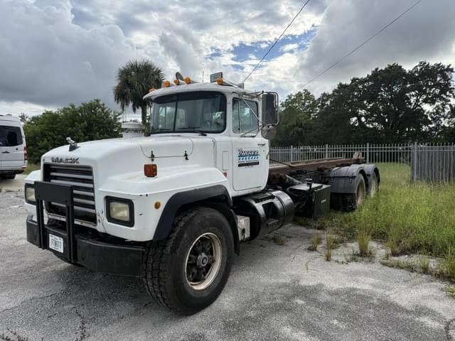 Image of Mack RD600 equipment image 4