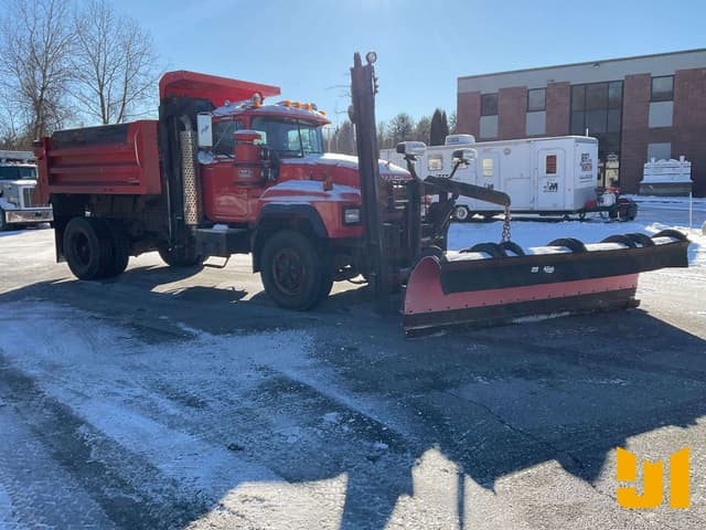 Image of Mack RD equipment image 2