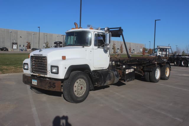 Image of Mack RD688S equipment image 1
