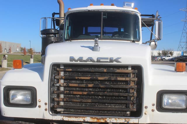 Image of Mack RD688S equipment image 2
