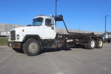 Main image Mack RD688S