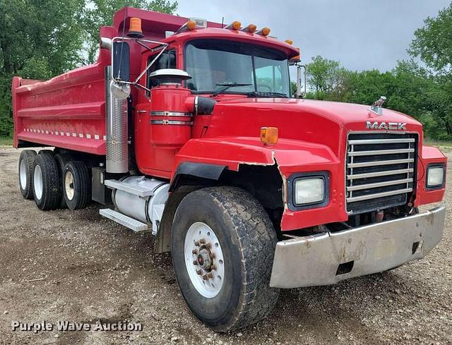 Image of Mack RD688S equipment image 2