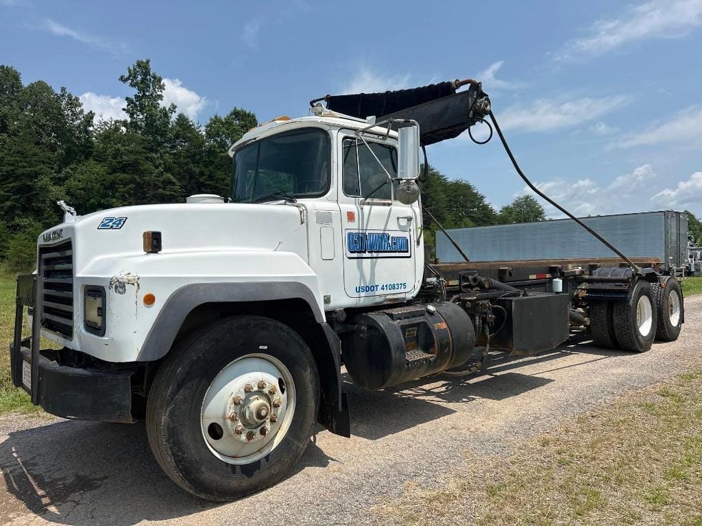 1999 Mack RD688S Equipment Image0