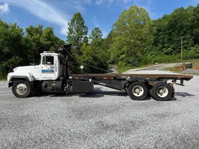 Image of Mack RD688S equipment image 1