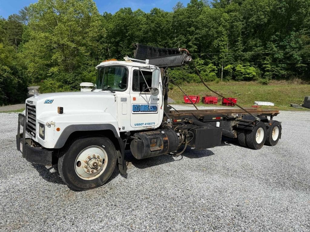 Image of Mack RD688S Primary image