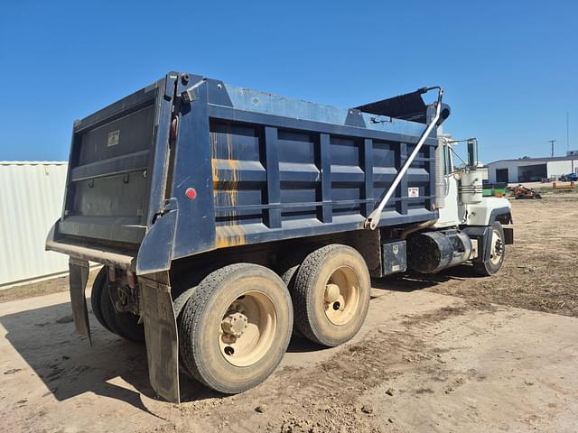 Image of Mack RD688S equipment image 4