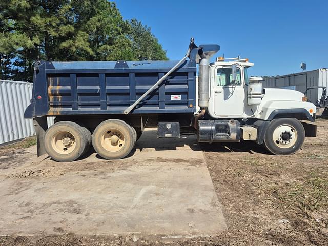 Image of Mack RD688S equipment image 3