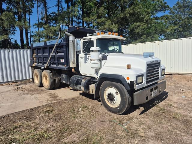 Image of Mack RD688S equipment image 2