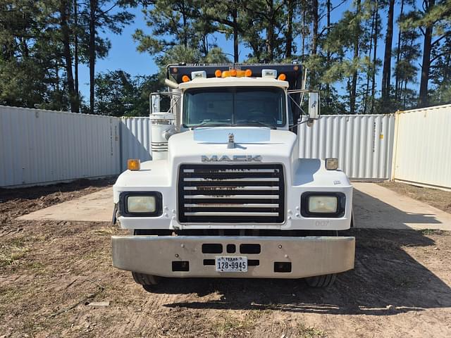 Image of Mack RD688S equipment image 1