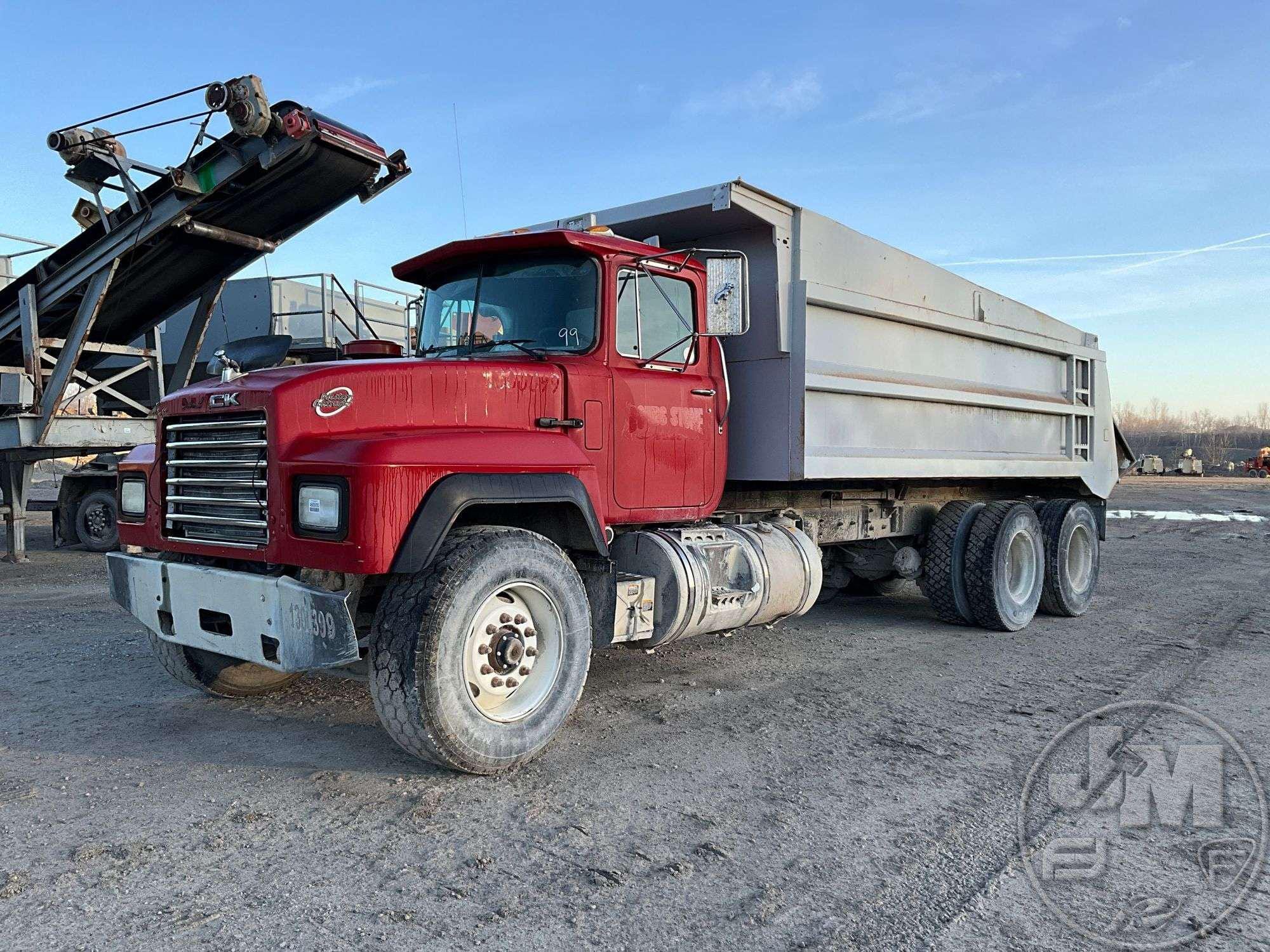 Main image Mack RD688S