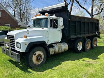 Main image Mack RD688S