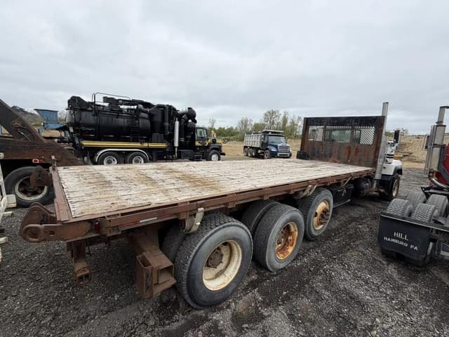 Image of Mack RD688S equipment image 2