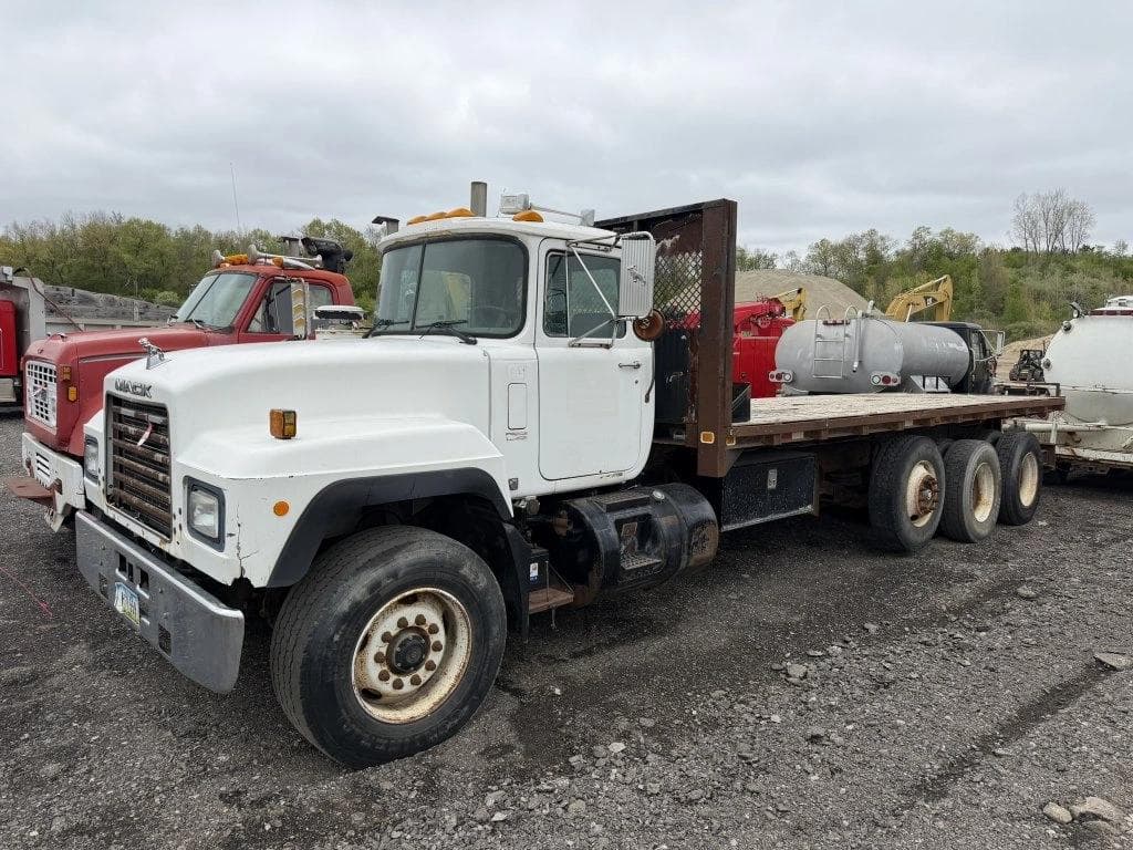 Image of Mack RD688S Primary image