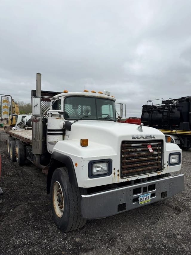 Image of Mack RD688S equipment image 3