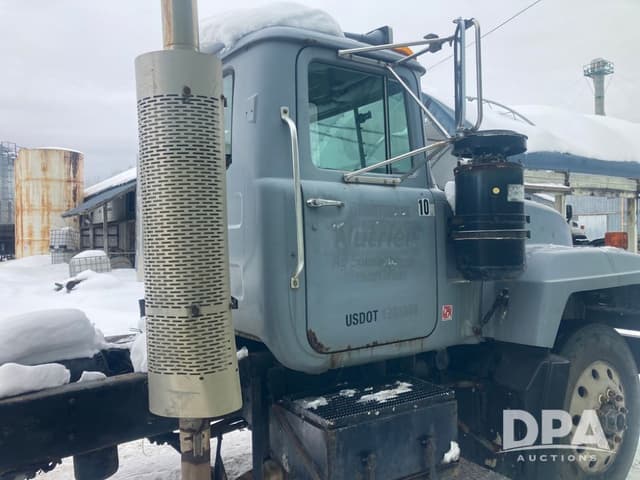 Image of Mack RD688S equipment image 2