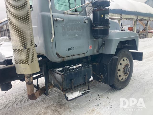 Image of Mack RD688S equipment image 3