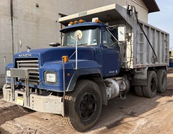 Main image Mack RD688SX