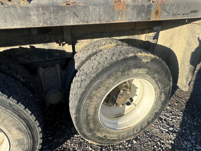 Image of Mack RD690S equipment image 4