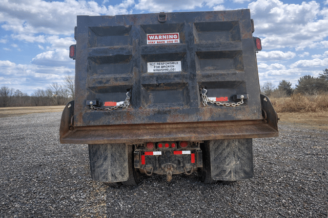 Image of Mack RD690S equipment image 3