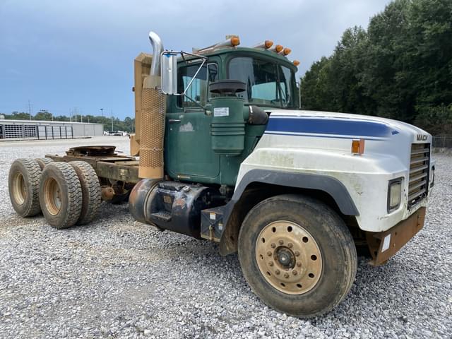 Image of Mack RD690S equipment image 3