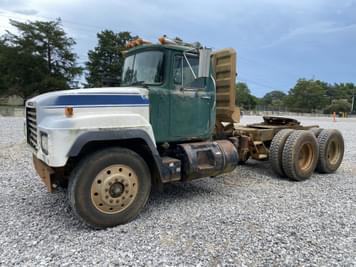 Main image Mack RD690S