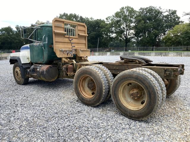 Image of Mack RD690S equipment image 1