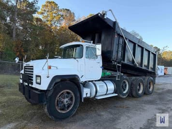 Main image Mack RD690S