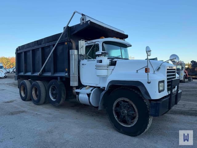 Image of Mack RD690S equipment image 3