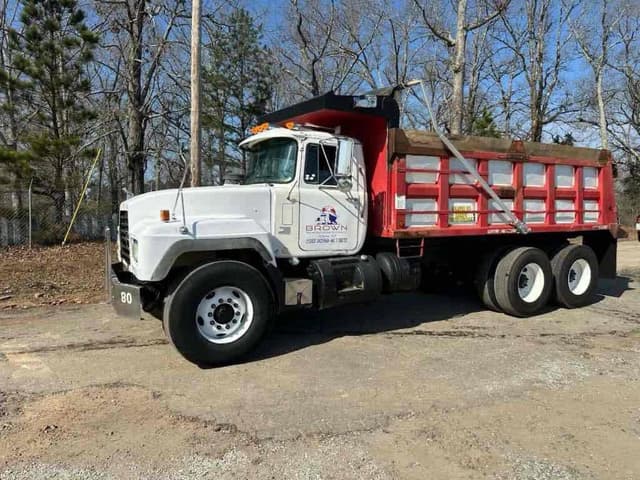 Image of Mack RD690S equipment image 1