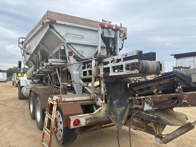 Image of Mack RD690S equipment image 3