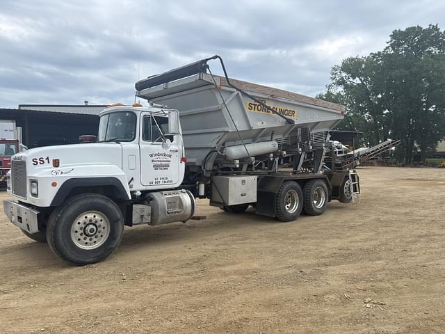 Image of Mack RD690S equipment image 1