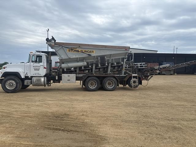 Image of Mack RD690S equipment image 2