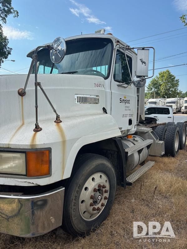 Image of Mack CH613 Image 1