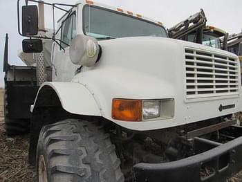 1999 International 4900 Equipment Image0