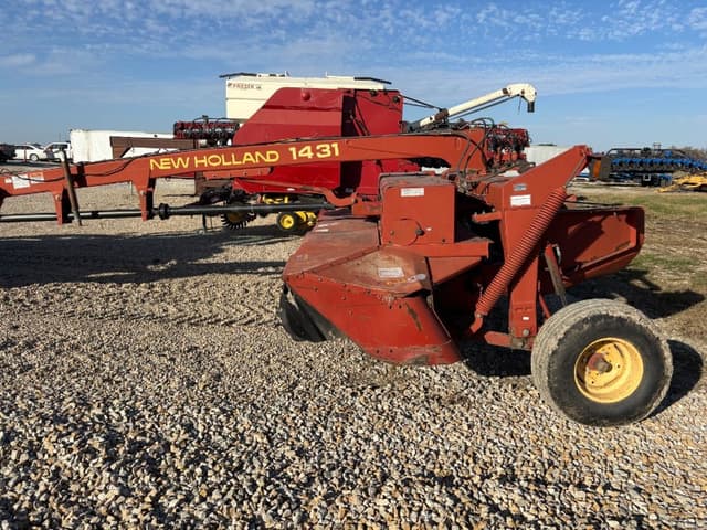 Image of New Holland 1431 equipment image 3