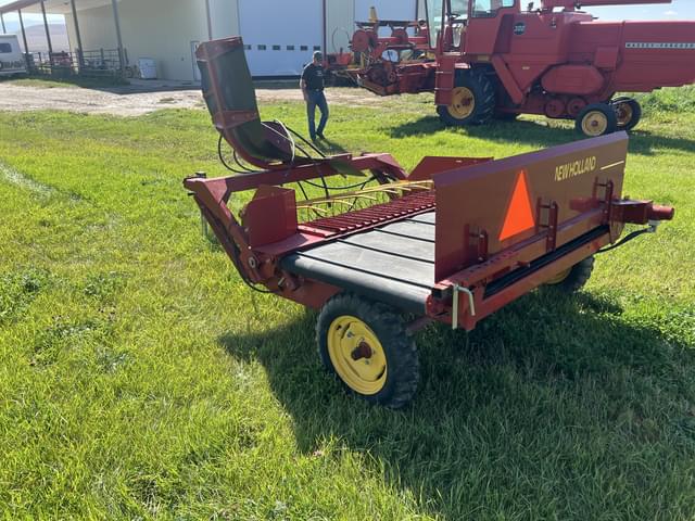 Image of New Holland 166 equipment image 2