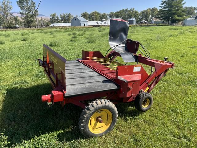 Image of New Holland 166 equipment image 4