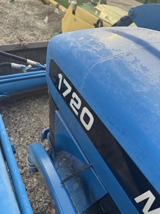 Image of New Holland 1720 equipment image 4