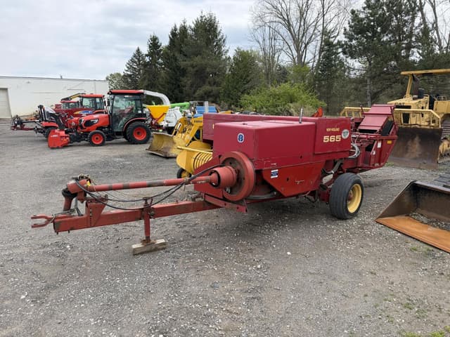 Image of New Holland 565 equipment image 2