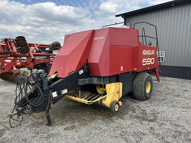 Image of New Holland 590 equipment image 2