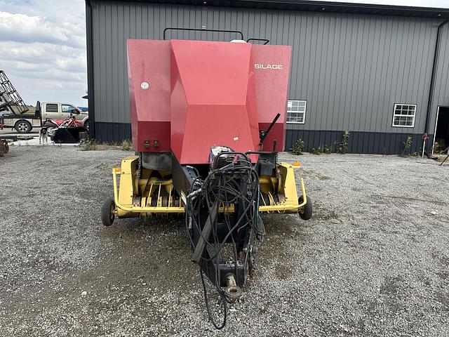 Image of New Holland 590 equipment image 1