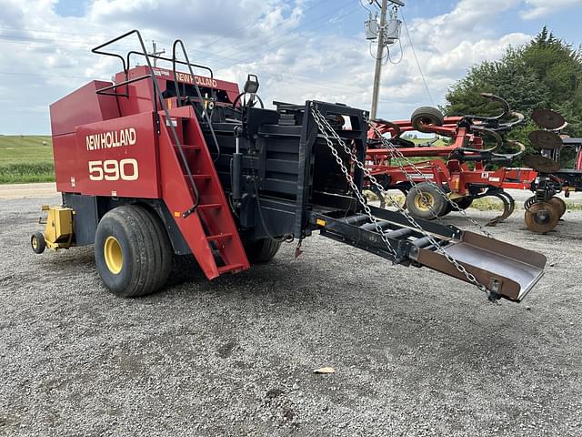 Image of New Holland 590 equipment image 4