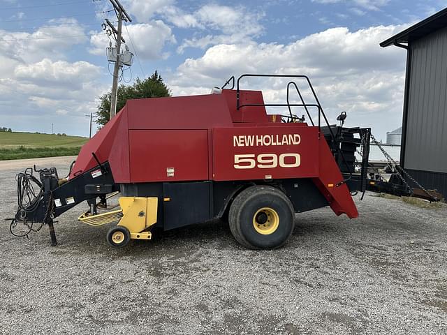 Image of New Holland 590 equipment image 3