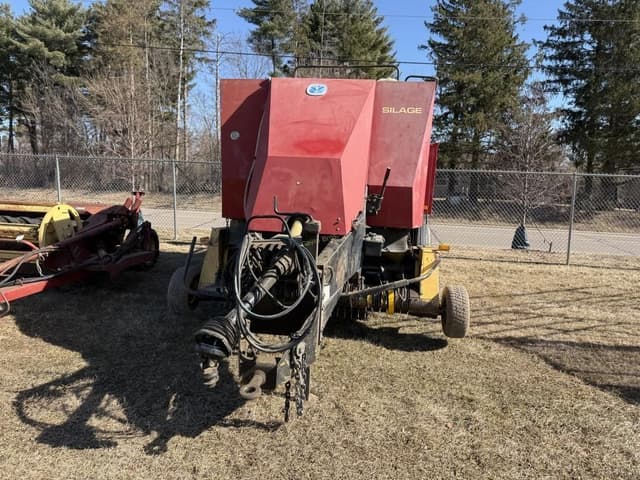 Image of New Holland 590 equipment image 1