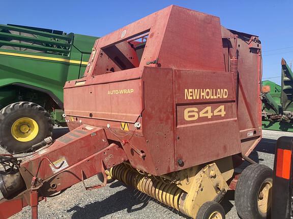 Image of New Holland 644 equipment image 4