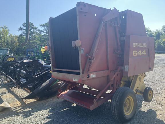 Image of New Holland 644 equipment image 2