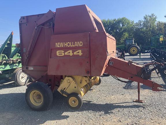 Image of New Holland 644 equipment image 1