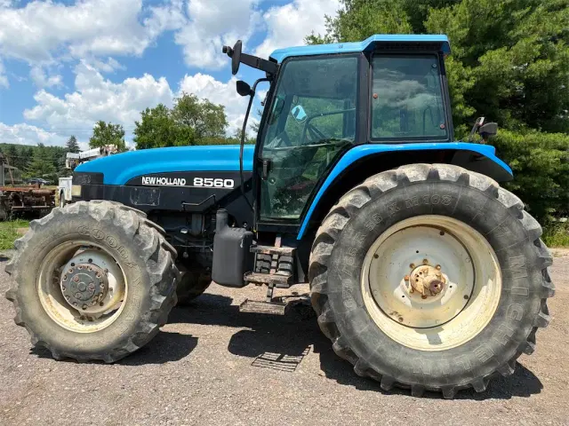Image of New Holland 8560 equipment image 1